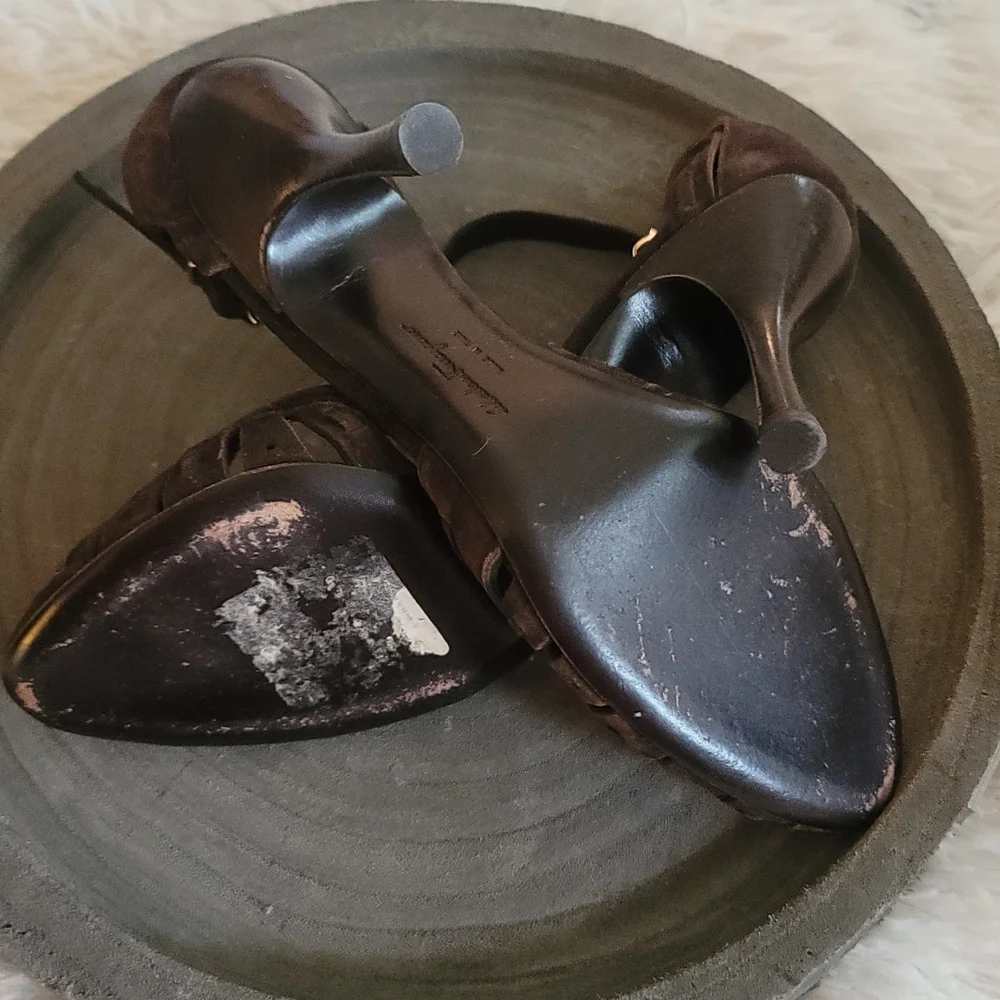 AUTHENTIC Salvatore Ferragamo Suede heels - Picture 6 of 7